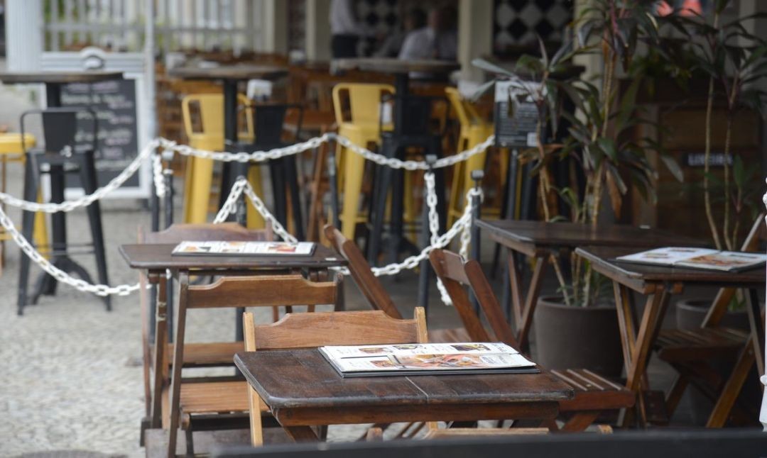foram atingidas em cheio pela piora da pandemia, como operações de turismo, bares e restaurantes