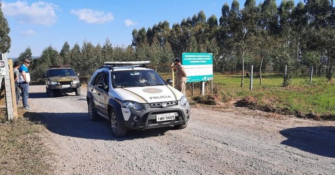 Foram apreendidos mais de 730 quilos de artefatos explosivos e 338 metros de acessórios para a detonação (Foto: Eduardo Cover Godinho / Rádio Aurora)