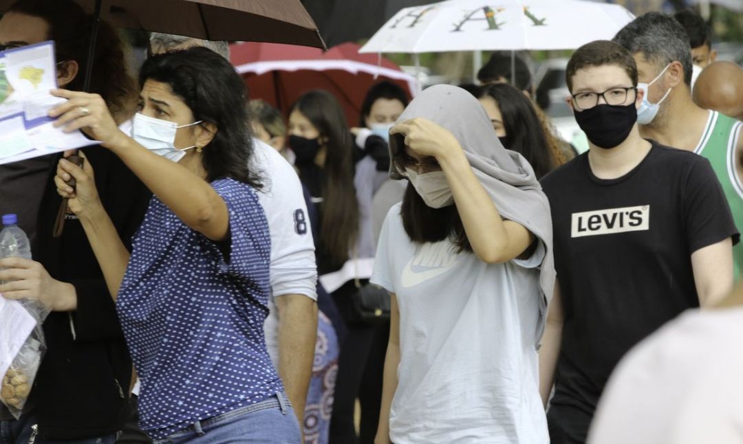 No primeiro dia de Enem, os participantes fizeram as provas de linguagens, ciências humanas e redação. Ao todo, 74% dos 3,1 milhões de inscritos compareceram ao exame (Foto: Fabio Rodrigues-Pozzebom/Agência Brasil)