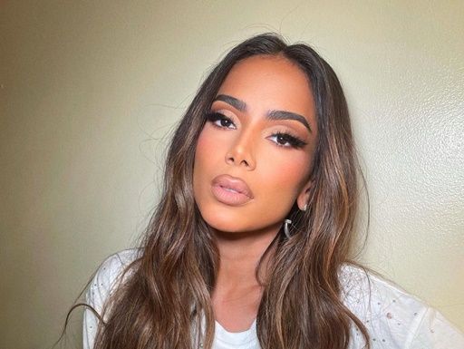 Anitta-namorando.jpg